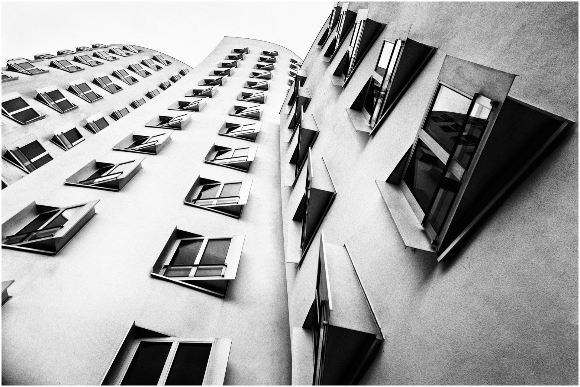 8 -Denkmal in stiller Erwartung - 2025 Düsseldorf.jpg