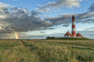 070819 Sebastian Gilly WB Landschaft Leuchtturm Regenbogen