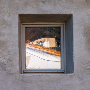 Fensterspiegelung2 im Kloster Neustift ( Brixen )