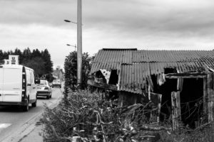 08 Beate Scheffler Ruine am Rande der Strasse