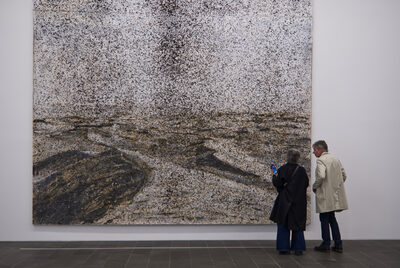 20 - Anselm lädt zum Gespräch - 2024 Museum Küppersmühle.jpg – Christa Weiß
