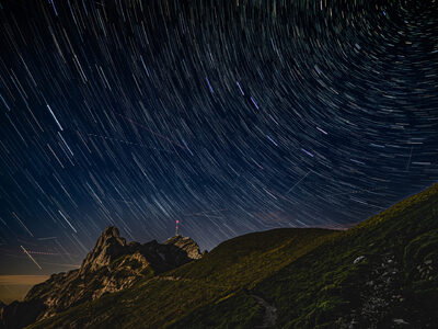 Platz 03 Startrails25_08_04_ohne Lücken-Ex1 – Bettina Grünewald